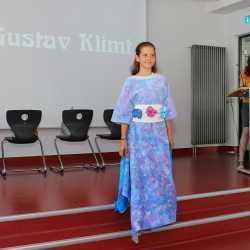 Kunterbuntes Schulfest bei strahlendem Sonnenschein Kunterbuntes Schulfest bei strahlendem Sonnenschein