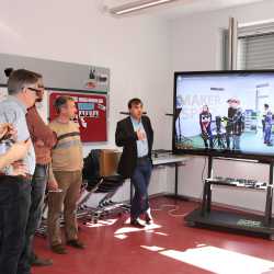 Lehrer blicken in den Cyber-Classroom Lehrer blicken in den Cyber-Classroom