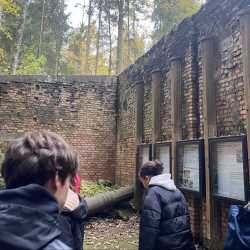 Leistungsfach Deutsch auf Exkursion im Eckerwald Leistungsfach Deutsch auf Exkursion im Eckerwald
