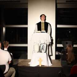 Literatur- und Theaterkurs überzeugt mit spannender Eigenproduktion Literatur- und Theaterkurs überzeugt mit spannender Eigenproduktion