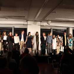 Literatur- und Theaterkurs überzeugt mit spannender Eigenproduktion Literatur- und Theaterkurs überzeugt mit spannender Eigenproduktion