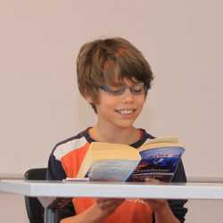 Marina Novakovic und Paul Wegerich Schulsieger beim Vorlesewettbewerb Marina Novakovic und Paul Wegerich Schulsieger beim Vorlesewettbewerb