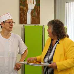 Martina Braun, MdL, diskutiert mit Gemeinschaftskunde-Leistungskurs Martina Braun, MdL, diskutiert mit Gemeinschaftskunde-Leistungskurs