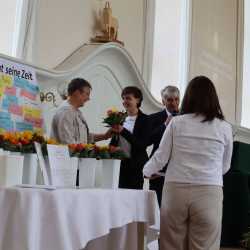 Mit der Mittleren Reife in der Tasche sind 37 Absolventen der Zinzendorfschulen „nicht zu halten“ Mit der Mittleren Reife in der Tasche sind 37 Absolventen der Zinzendorfschulen „nicht zu halten“