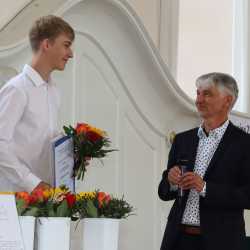 Mit der Mittleren Reife in der Tasche sind 37 Absolventen der Zinzendorfschulen „nicht zu halten“ Mit der Mittleren Reife in der Tasche sind 37 Absolventen der Zinzendorfschulen „nicht zu halten“