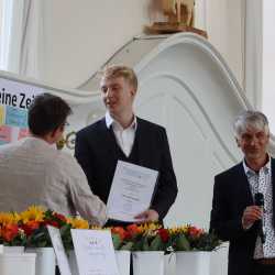 Mit der Mittleren Reife in der Tasche sind 37 Absolventen der Zinzendorfschulen „nicht zu halten“ Mit der Mittleren Reife in der Tasche sind 37 Absolventen der Zinzendorfschulen „nicht zu halten“