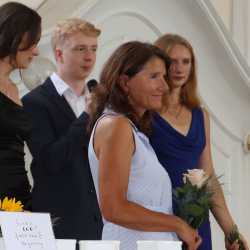 Mit der Mittleren Reife in der Tasche sind 37 Absolventen der Zinzendorfschulen „nicht zu halten“ Mit der Mittleren Reife in der Tasche sind 37 Absolventen der Zinzendorfschulen „nicht zu halten“