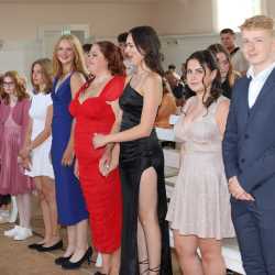 Mit der Mittleren Reife in der Tasche sind 37 Absolventen der Zinzendorfschulen „nicht zu halten“ Mit der Mittleren Reife in der Tasche sind 37 Absolventen der Zinzendorfschulen „nicht zu halten“