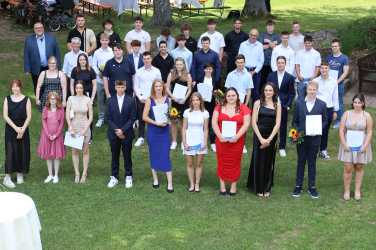 Mit der Mittleren Reife in der Tasche sind 37 Absolventen der Zinzendorfschulen „nicht zu halten“ Mit der Mittleren Reife in der Tasche sind 37 Absolventen der Zinzendorfschulen „nicht zu halten“