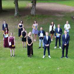 Mit viel Mut die Segel gesetzt – 41 Absolventen der beruflichen Gymnasien bestehen ihr Abitur Mit viel Mut die Segel gesetzt – 41 Absolventen der beruflichen Gymnasien bestehen ihr Abitur