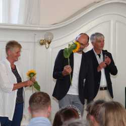 Mittlere Reife als solide Basis zum „Sprung ins Ungewisse“ Mittlere Reife als solide Basis zum „Sprung ins Ungewisse“