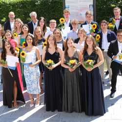 Mittlere Reife als solide Basis zum „Sprung ins Ungewisse“ Mittlere Reife als solide Basis zum „Sprung ins Ungewisse“