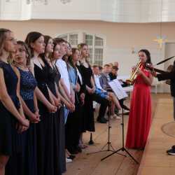 Mittlere Reife als solide Basis zum „Sprung ins Ungewisse“ Mittlere Reife als solide Basis zum „Sprung ins Ungewisse“