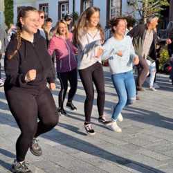 „Möge die Straße uns zusammenführen…“ „Möge die Straße uns zusammenführen…“