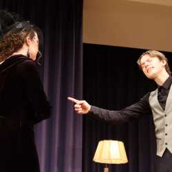 „Mörderische Séance“: Ein spannendes Kammerspiel voller Überraschungen und Humor „Mörderische Séance“: Ein spannendes Kammerspiel voller Überraschungen und Humor