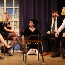 „Mörderische Séance“: Ein spannendes Kammerspiel voller Überraschungen und Humor „Mörderische Séance“: Ein spannendes Kammerspiel voller Überraschungen und Humor