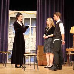 „Mörderische Séance“: Ein spannendes Kammerspiel voller Überraschungen und Humor „Mörderische Séance“: Ein spannendes Kammerspiel voller Überraschungen und Humor