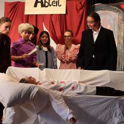 „Mord im Orient-Express“ – Spannung, Talent und Leidenschaft auf der Bühne „Mord im Orient-Express“ – Spannung, Talent und Leidenschaft auf der Bühne