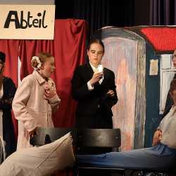 „Mord im Orient-Express“ – Spannung, Talent und Leidenschaft auf der Bühne „Mord im Orient-Express“ – Spannung, Talent und Leidenschaft auf der Bühne