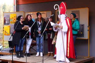 Musik und Gedichte beim Nikolausmarkt im CBH Musik und Gedichte beim Nikolausmarkt im CBH