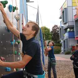 Neue Kletterwand eingeweiht Neue Kletterwand eingeweiht