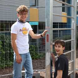 Neues Calisthenics-Gerät: Schülerinitiative bringt Bewegung auf den Schulhof Neues Calisthenics-Gerät: Schülerinitiative bringt Bewegung auf den Schulhof