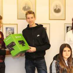 Neun Gewinner freuen sich über die Preise bei der JOBwärts-Tombola Neun Gewinner freuen sich über die Preise bei der JOBwärts-Tombola