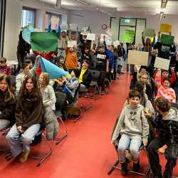 Niovi Amanatidis gewinnt den Schulentscheid des Vorlesewettbewerbs der Zinzendorfschulen Königsfeld Niovi Amanatidis gewinnt den Schulentscheid des Vorlesewettbewerbs der Zinzendorfschulen Königsfeld