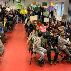 Niovi Amanatidis gewinnt den Schulentscheid des Vorlesewettbewerbs der Zinzendorfschulen Königsfeld Niovi Amanatidis gewinnt den Schulentscheid des Vorlesewettbewerbs der Zinzendorfschulen Königsfeld