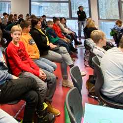 Niovi Amanatidis gewinnt den Schulentscheid des Vorlesewettbewerbs der Zinzendorfschulen Königsfeld Niovi Amanatidis gewinnt den Schulentscheid des Vorlesewettbewerbs der Zinzendorfschulen Königsfeld