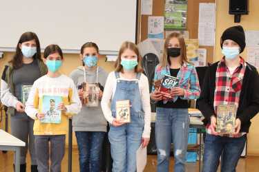 Nuria Kawohl aus der 6b gewinnt Vorlesewettbewerb Nuria Kawohl aus der 6b gewinnt Vorlesewettbewerb