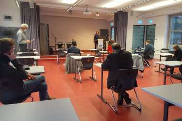 Online-Konferenz mit rund 100 Teilnehmern Online-Konferenz mit rund 100 Teilnehmern