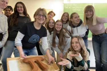 Pi-Tag mit Videos, Spielen und Kuchen Pi-Tag mit Videos, Spielen und Kuchen