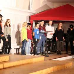 Popmusik, zwei schräge Vögel und drei Fragezeichen Popmusik, zwei schräge Vögel und drei Fragezeichen