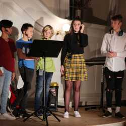 Popmusik, zwei schräge Vögel und drei Fragezeichen Popmusik, zwei schräge Vögel und drei Fragezeichen