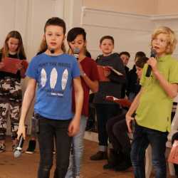 Popmusik, zwei schräge Vögel und drei Fragezeichen Popmusik, zwei schräge Vögel und drei Fragezeichen