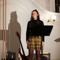 Popmusik, zwei schräge Vögel und drei Fragezeichen Popmusik, zwei schräge Vögel und drei Fragezeichen