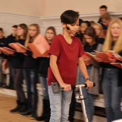 Popmusik, zwei schräge Vögel und drei Fragezeichen Popmusik, zwei schräge Vögel und drei Fragezeichen