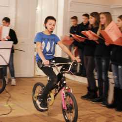 Popmusik, zwei schräge Vögel und drei Fragezeichen Popmusik, zwei schräge Vögel und drei Fragezeichen