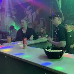 Public Viewing im frisch renovierten Jugendclub des Internats Public Viewing im frisch renovierten Jugendclub des Internats