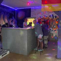 Public Viewing im frisch renovierten Jugendclub des Internats Public Viewing im frisch renovierten Jugendclub des Internats