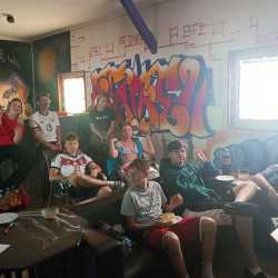 Public Viewing im frisch renovierten Jugendclub des Internats Public Viewing im frisch renovierten Jugendclub des Internats