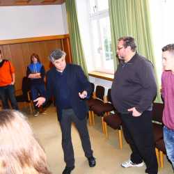 Realschüler spielen Gemeinderatssitzung durch Realschüler spielen Gemeinderatssitzung durch