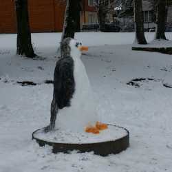 Schneeskulpturen im EDH-Garten