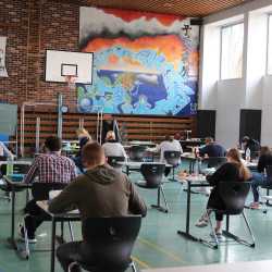 Schriftliche Prüfungen starten mit Deutsch-Abi - praktischer Teil des Kunst-Abiturs war schon vor zwei Wochen Schriftliche Prüfungen starten mit Deutsch-Abi - praktischer Teil des Kunst-Abiturs war schon vor zwei Wochen