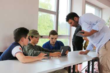 Schüler testen Tablet-Unterricht Schüler testen Tablet-Unterricht