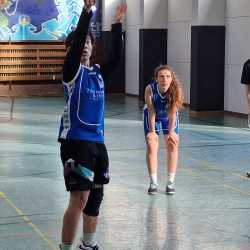 Schulpokal: Lehrer gewinnen beim Basketball Schulpokal: Lehrer gewinnen beim Basketball