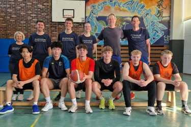 Schulpokal: Lehrer gewinnen im Basketball Schulpokal: Lehrer gewinnen im Basketball