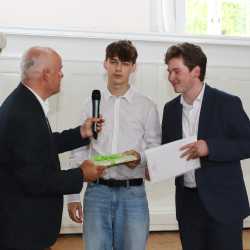 Sechs Einser-Abis an den Zinzendorfgymnasien Sechs Einser-Abis an den Zinzendorfgymnasien