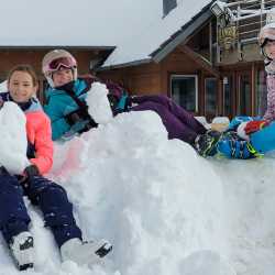 Siebtklässler haben Spaß im Schnee Siebtklässler haben Spaß im Schnee